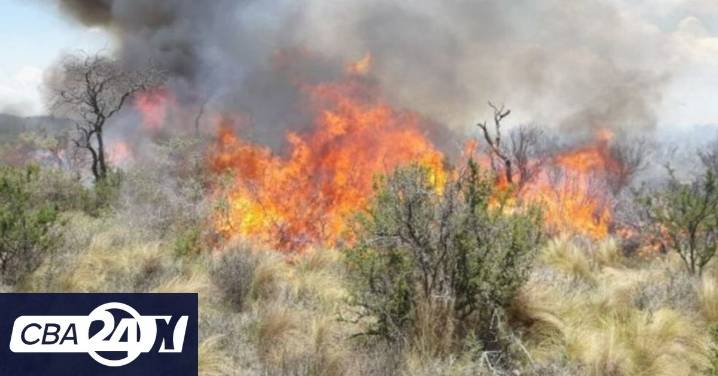 Córdoba: en día complicado, se mantiene activo el incendio en Guasapampa
