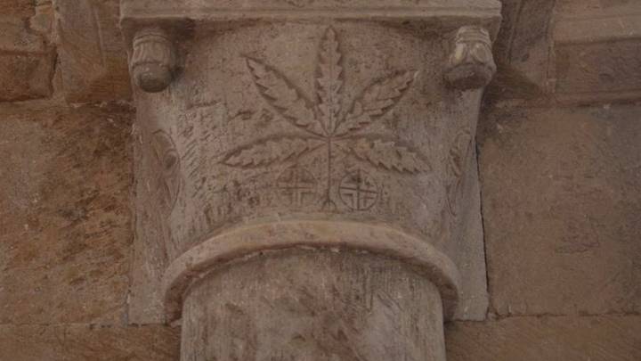 La extraña hoja de marihuana esculpida en una iglesia zamorana