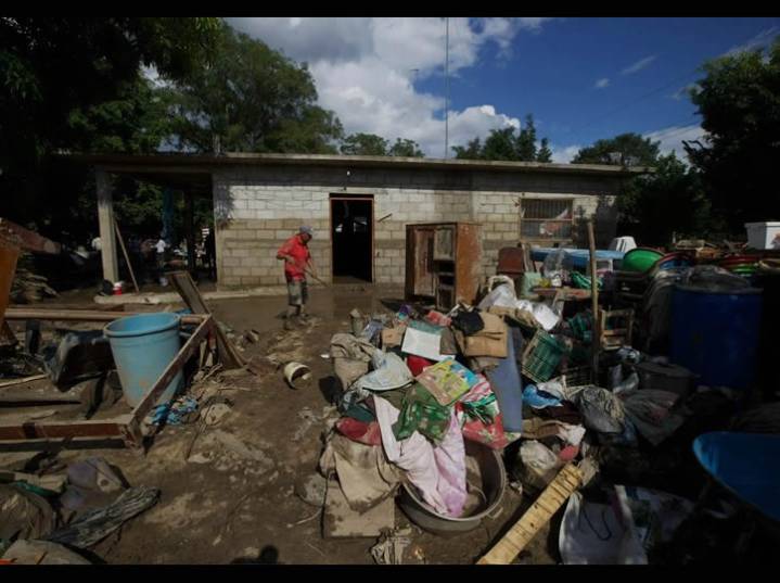 Suman ya 66 muertos por lluvias torrenciales en cinco entidades; hay 75 desaparecidos