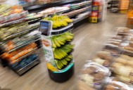 Banana-selling robots pitch customers in test run at Chicago grocery stores – Hartford Courant
