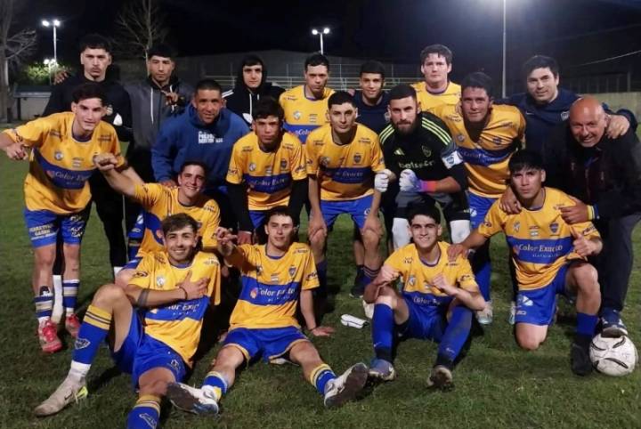 Fútbol local: la Peña de Boca es único puntero