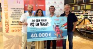 Eroski entrega a Projecte Home 40.000 euros recaudados de la campaña ‘De quin color és la vida?’