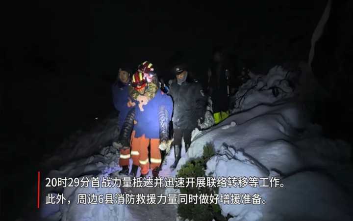 Tormenta de nieve en el Monte Everest deja a casi mil senderistas atrapados