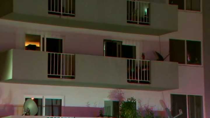 Residents evacuated after fire tears through 3rd floor of North Miami apartment building