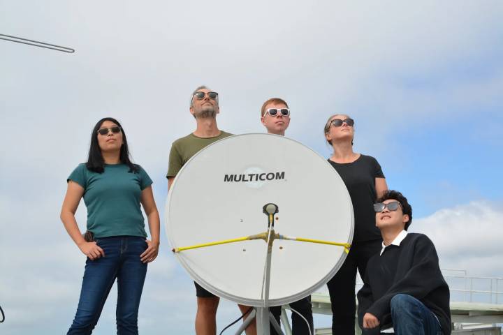 Satélites sin cifrado exponen secretos de la Guardia Nacional, CFE, Telmex y el mundo. Una antena barata bastó para saberlo