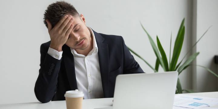 Cuáles son las profesiones con más riesgo de sufrir burnout, según una nueva encuesta de LinkedIn