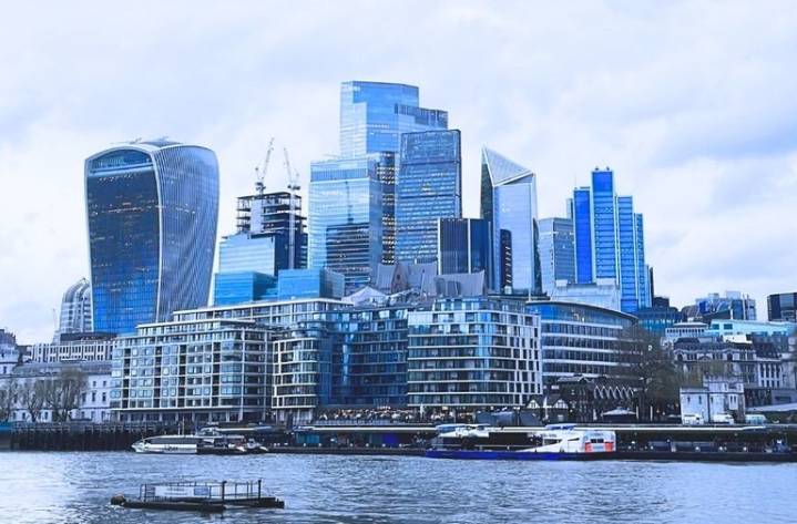 Latham and Kirkland Take Top 2 Places in UK M&A Rankings
