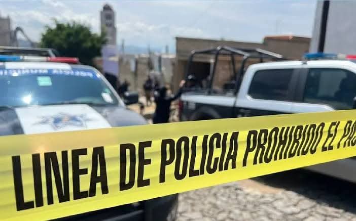PARECÍA SOLO UNA MALETA, PERO POLICÍAS ENCONTRARON EN EL INTERIOR EL CADÁVER DE UN HOMBRE EN JILOTEPEC