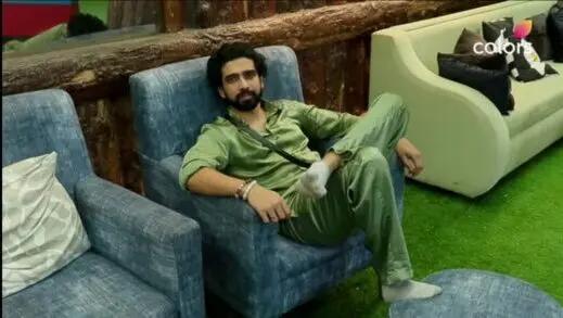 ‘Big Celebrity… But Zero Class’: Bigg Boss 19’s Amaal Mallik Gets Trolled For Spitting In Kitchen Sink