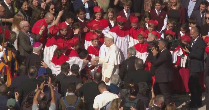 Chicago's viral "conclave kids" meet Pope Leo XIV in Rome