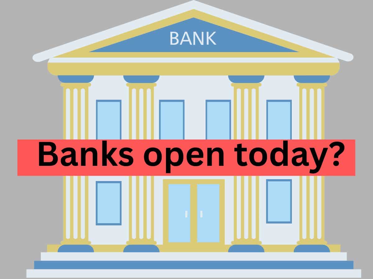 Oct 31, 2025: Are banks near you open today?