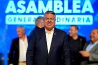 “Llegamos a lugares donde el Estado no llega”, cruzó Tapia al gobierno en la apertura de la Asamblea de la AFA