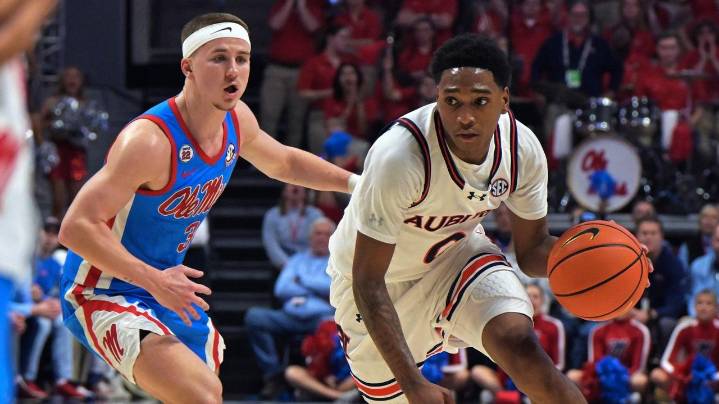 Speedy Tahaad Pettiford and new coach Steven Pearl take center stage for No. 20 Auburn