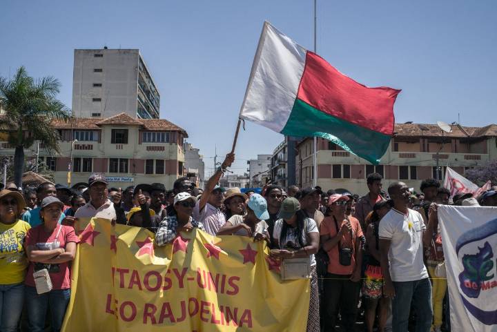 Presidente de Madagascar abandona el país en medio de disturbios