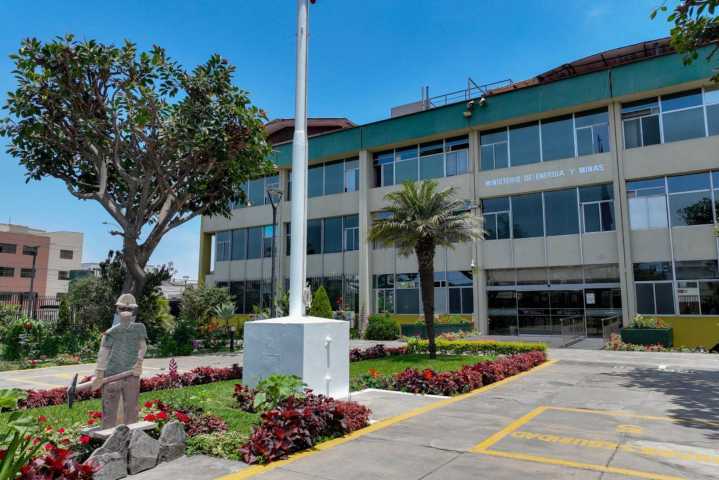 Minem aprueba certificación de auditores energéticos para el sector público