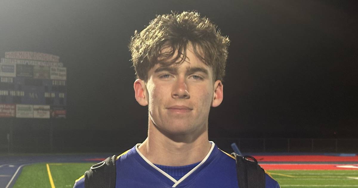Marmion, Aurora Central Catholic advance to regional final with convincing victories