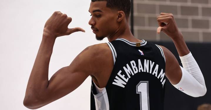 Wembanyama y Giannis, mejores jugadores de la primera semana de la NBA