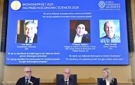 Dan Nobel a 3 por explicar impulso económico de innovación