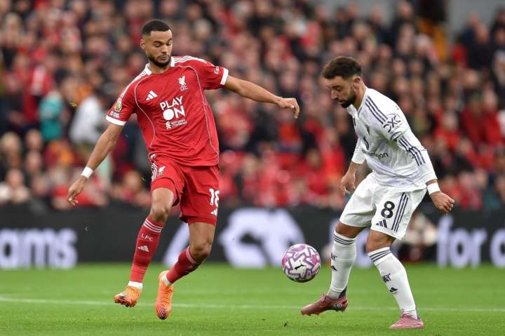 Manchester United se impuso 2-1 al Liverpool, que suma su cuarta derrota consecutiva