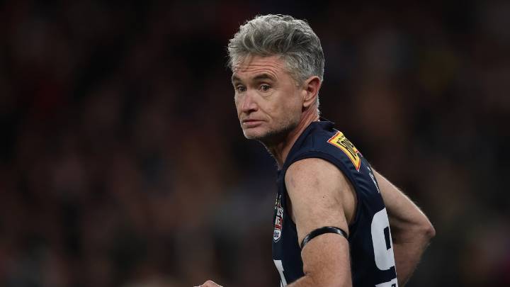 Dave Hughes back in hospital with lung complications, six weeks after hard