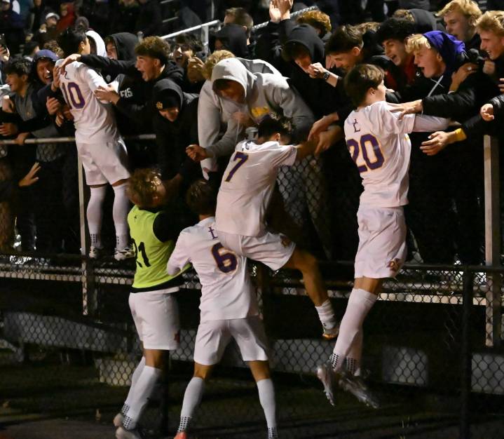 Photo Gallery of Warren De La Salle’s 1-0 victory over Bloomfield Hills Cranbrook in the Division 2 state semifinals