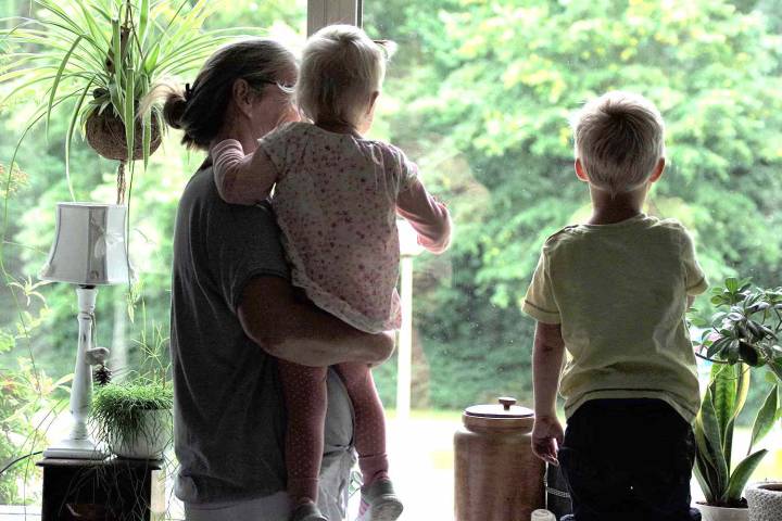 Babysitter's Kids Fall Asleep, Mom Asks If She Still Needs to Pay for 2 Kids
