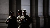 Un tribunal de apelaciones restablece el control de Trump sobre la Guardia Nacional de Oregón, pero mantiene la prohibición del despliegue