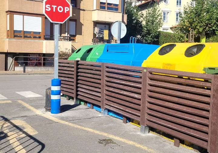 San Vicente instala 11 nuevos cubre contenedores en la villa y los pueblos