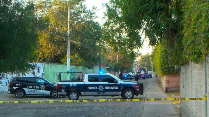 Padres Descubren el Cuerpo de un Hombre Mientras Llevaban a sus Hijos a la Secundaria en Zapopan