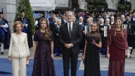 De la sobriedad de Leonor a la sofisticación de Sofía: los look más espectaculares de los Premios Princesa de Asturias