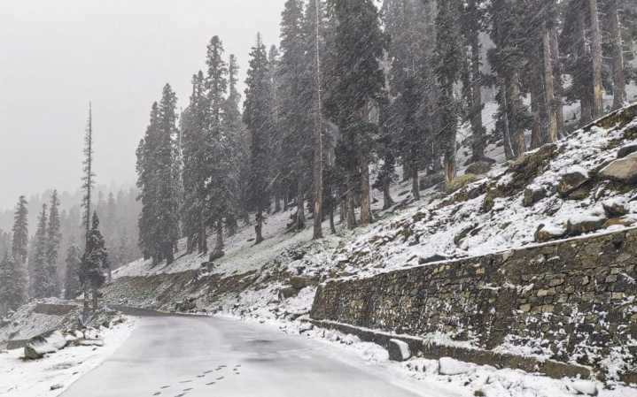 Fresh Snowfall In Higher Reaches, Rainfall In Plains Bring Sharp Dip In Kashmir Temperature