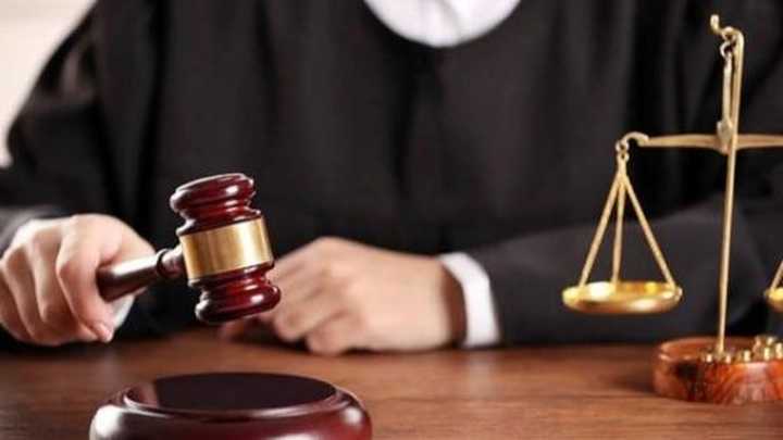 Imputaron a un hombre por atacar y robar a una motociclista