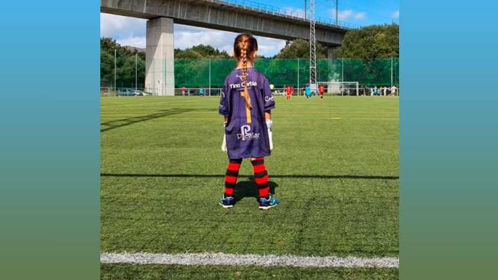 Una niña de 5 años del CD Rois vuelve a sufrir burlas por su estatura y ser mujer