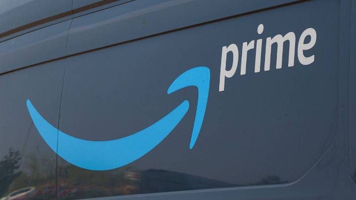 Is Amazon still delivering during the AWS outage?