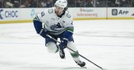 Canucks thump Flames 8