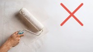 Adiós a la pintura blanca en la pared: el color tendencia para darle un estilo único y renovado a tu casa