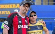 Hincha de River conmueve al llevar flores al velorio de Miguel Ángel Russo en...