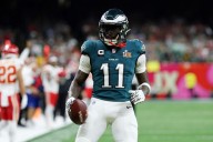 Eagles WR A.J. Brown clarifies comments about 'meeting'