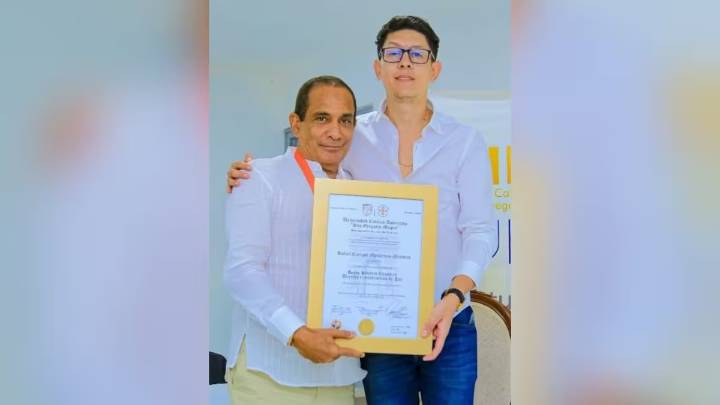 Compositor Rafa Manjarrez recibió título de doctorado honoris causa en Derecho y Construcción de Paz