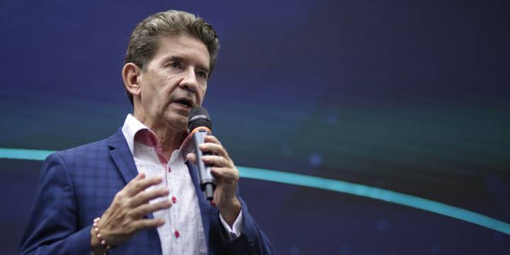 Exalcalde de Medellín fue llamado por la JEP a declarar por las intervenciones a la Comuna 3 de la ciudad en más de 30 operaciones: Orión sería una de ellas