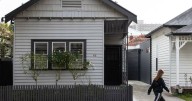 Young Australians buy shares as property dream fades