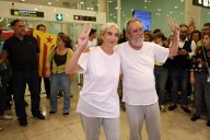 Ada Colau y el concejal de ERC Jordi Coronas llegan a Barcelona tras ser deportados por Israel: "Ha habido abusos y malos tratos, pero nada comparado a los que sufre el pueblo palestino cada día"