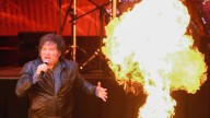 The Guardian prende fuego a Milei: "Se hace pasar por estrella de rock"