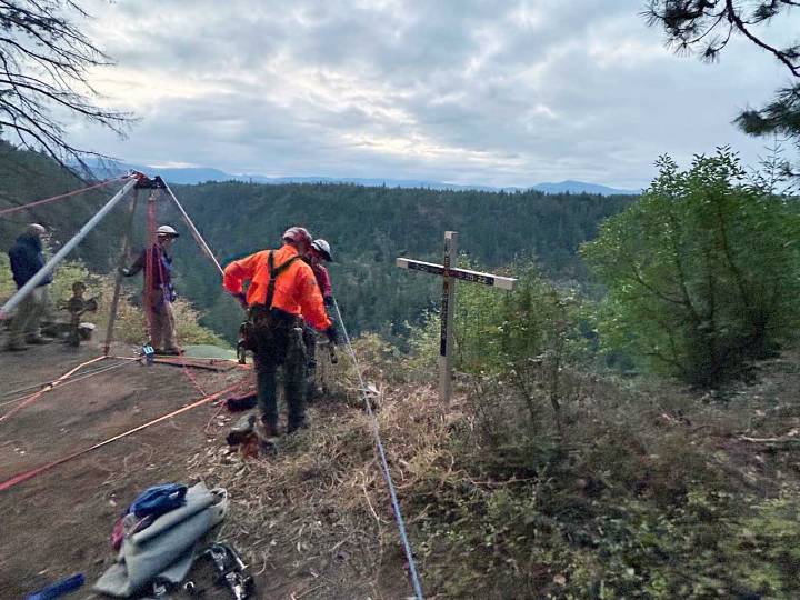 Oregon Man Airlifted After Surviving 300-Foot Fall in Jackson County Canyon