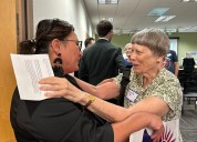 Demócrata JoAnna Mendoza cierra el paso al republicano Ciscomani en Arizona: “Él no tiene agallas”