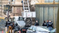 Caza al ladrón del Louvre: lo detienen en el aeropuerto cuando huía a Argelía