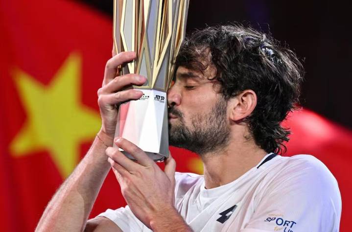 Valentin Vacherot completó el milagro y se consagró campeón en el Masters 1000 de Shanghái