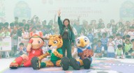 Clara Brugada entrega uniformes para el primer Torneo Infantil y Juvenil Ollamaliztli de cara al Mundo de 2026