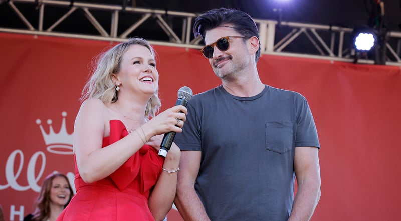 Hallmark’s Wes Brown & Ginna Claire Mason Are Releasing an Original Song on Halloween for Their New Christmas Movie! | Ginna Claire Mason, Hallmark Channel, Wes Brown | Celebrity News and Gossip | Ent