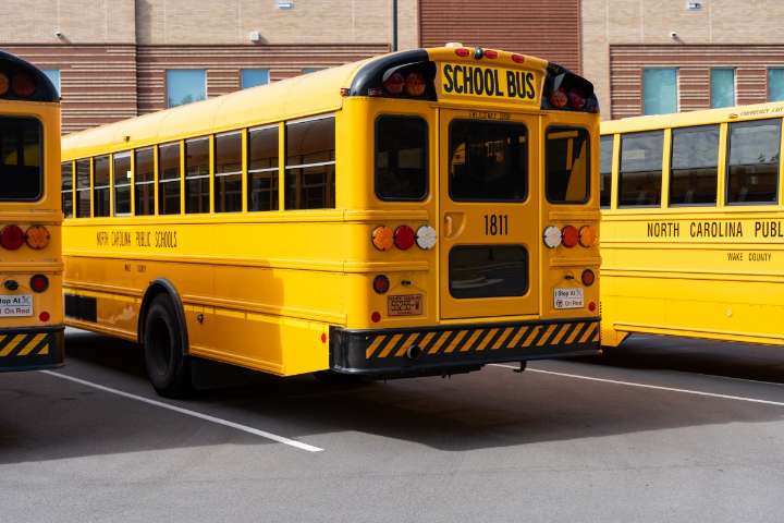 Garantizan servicio de buses escolares este lunes en NYC